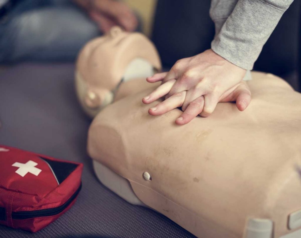 What to look for when selecting a first aid course provider